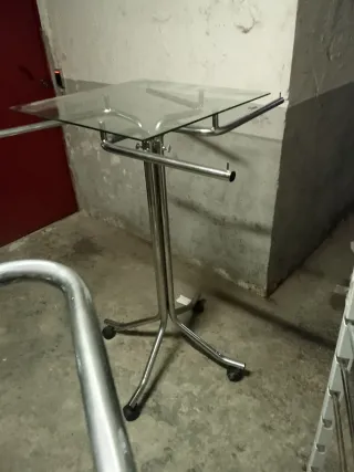 Espositori metallici e in vetro per negozio