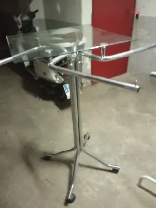 Espositori metallici e in vetro per negozio