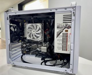 Mini ordenador Intel Core i3-13100 Blanco