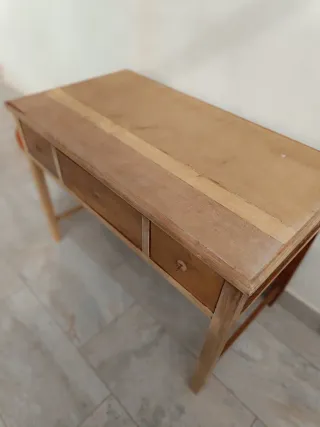 Antigua mesa escritorio de madera