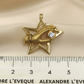 Colgante Tynel Estrella Mano Oro 18k
