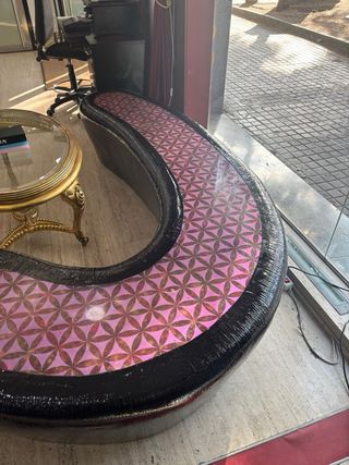 Banco de recepción curvo 1€ no es broma