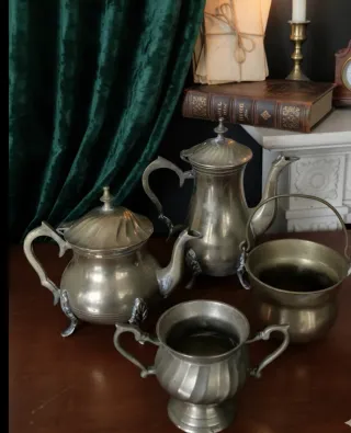 Servizio Vintage in Metallo