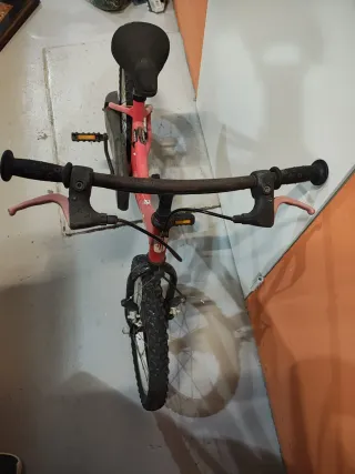Bicicleta infantil roja