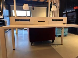 Mesa de oficina moderna