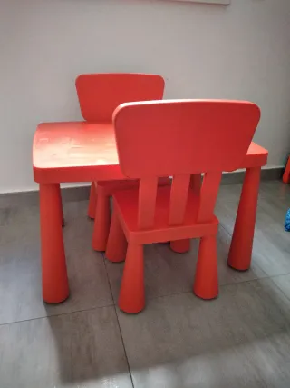 Tavolino e sedie per bambini corallo