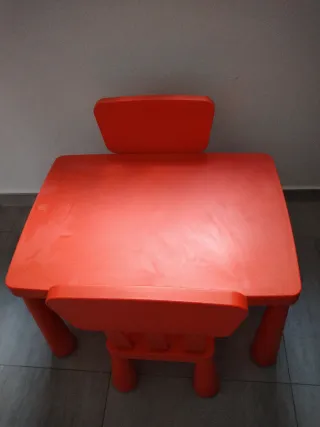 Tavolino e sedie per bambini corallo