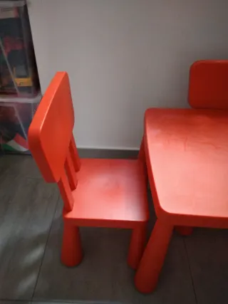 Tavolino e sedie per bambini corallo