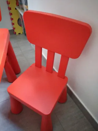 Tavolino e sedie per bambini corallo