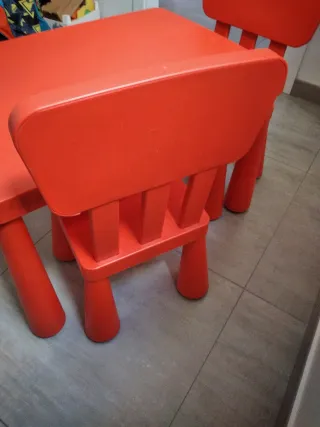 Tavolino e sedie per bambini corallo