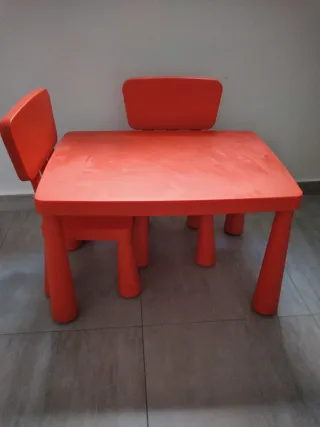 Tavolino e sedie per bambini corallo