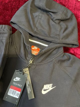 Tuta Nike Tech Fleece nuova con cartellino