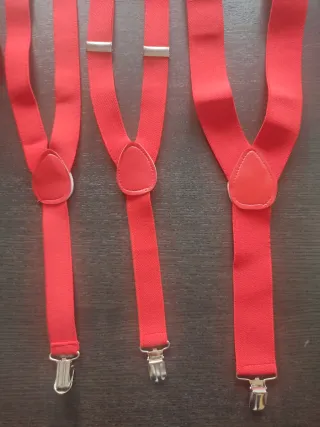 Tirantes y Pajaritas Rojas