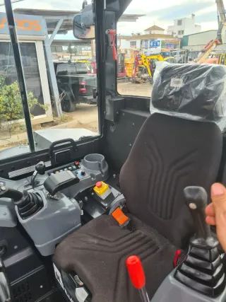 Miniexcavadora Yanmar Vio57-6B