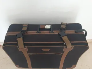 Maleta enorme negro y marrón × 25