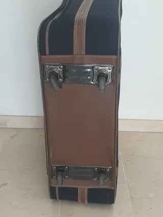 Maleta enorme negro y marrón × 25