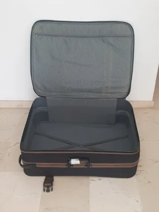 Maleta enorme negro y marrón × 25