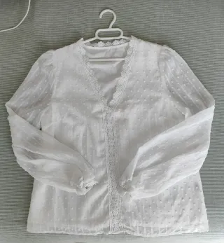 Blusa blanca gasa con encaje