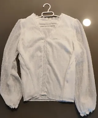 Blusa blanca gasa con encaje
