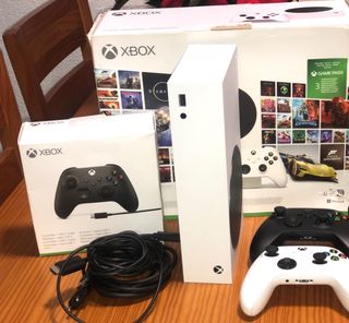 Xbox Series S Blanca + 2 Mandos + Juegos