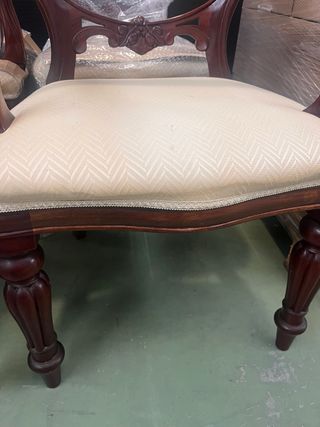 set de 6 Sillas Isabelinas Caoba Tapizadas Beige
