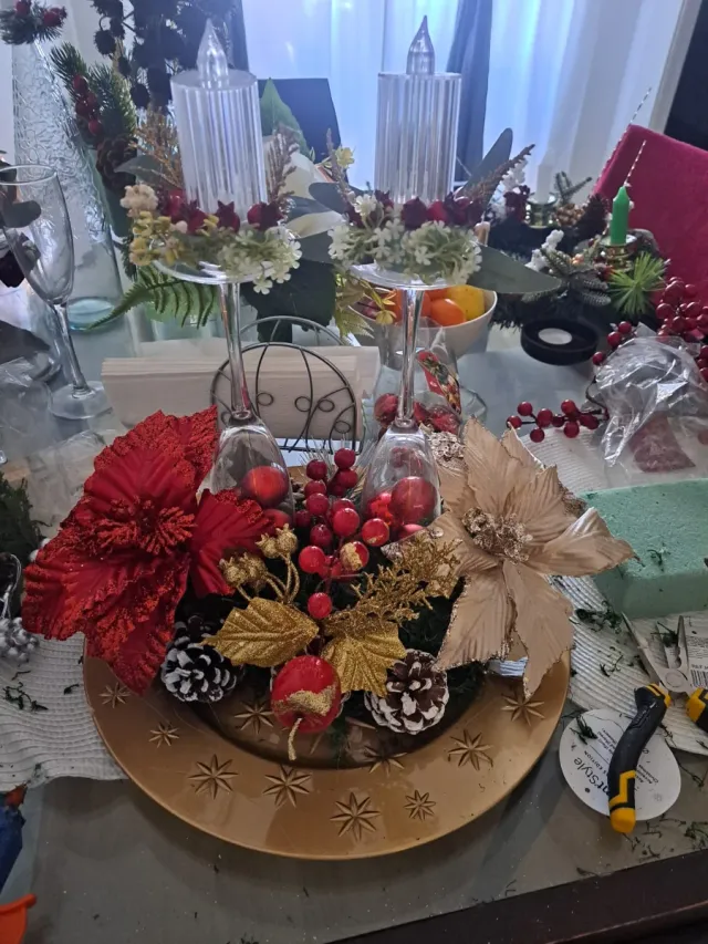 Arreglo Navideño Dorado y Rojo