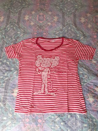 Maglietta a righe rosse e bianche con panterina