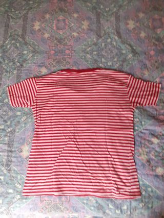 Maglietta a righe rosse e bianche con panterina