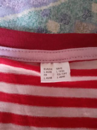 Maglietta a righe rosse e bianche con panterina