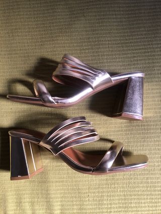 Sandalias doradas tacón bloque talla 39
