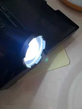 Torcia LED Potente con Luminosità Regolabile