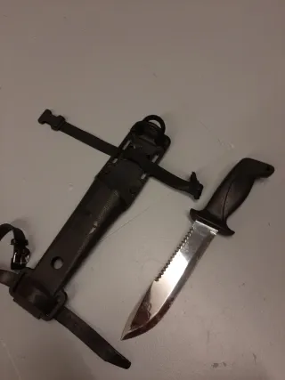 Cuchillo de buceo con funda