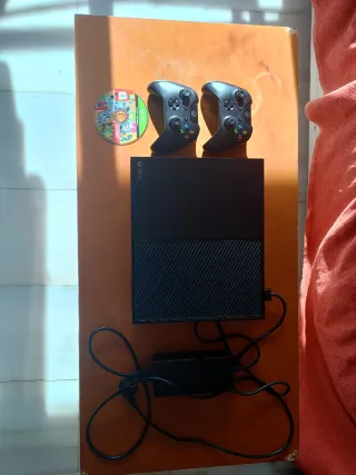 Xbox One 500GB + 2 Mandos + Just Dance 2021