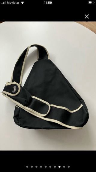 Mochila bandolera Guinness negra y beige