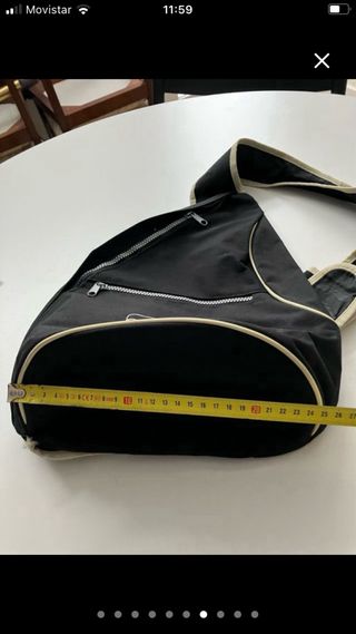 Mochila bandolera Guinness negra y beige