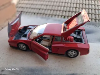 Ferrari Testarossa 1/18
