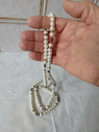 Collana di perle sintetiche e cristalli