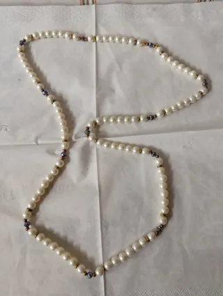 Collana di perle sintetiche e cristalli