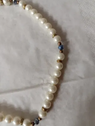 Collana di perle sintetiche e cristalli