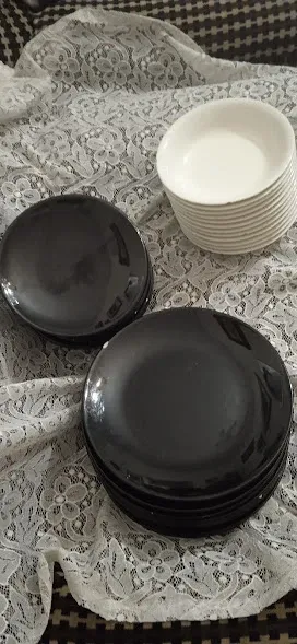 Servizio Piatti Ceramica Bianco/Nero Scheggiati