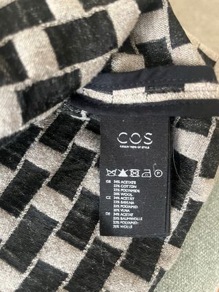 Top COS beige y negro estampado