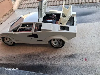 Lamborghini Countach 1/18