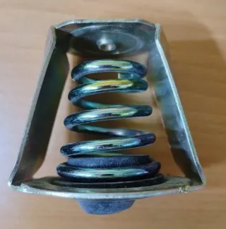 Antivibrador de techo metálico de la marca Kroon