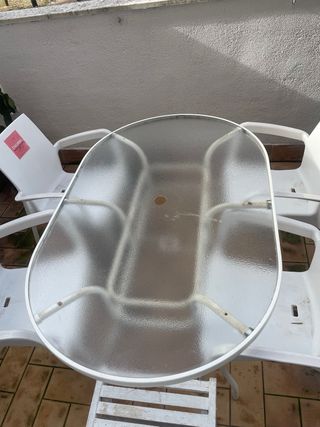 Tavolo e 5 sedie da giardino