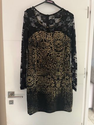Vestido negro y dorado con encaje