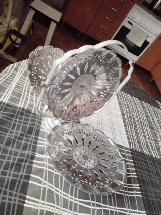 Frutero o turronera metálica decorada plegable