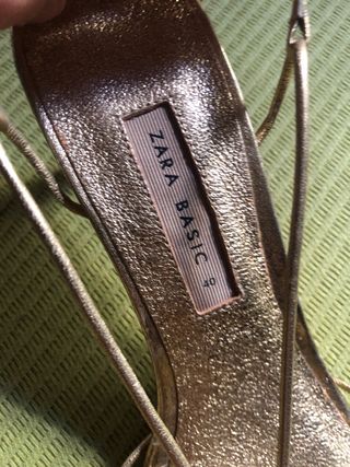 Sandalias doradas zara talla 40