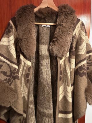 Capa de invierno con pelo