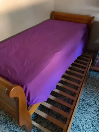 Cama individual con cama nido de madera