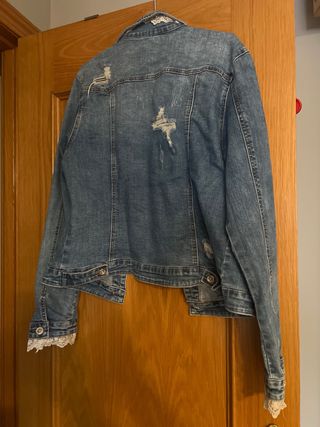 Chaqueta vaquera con encaje